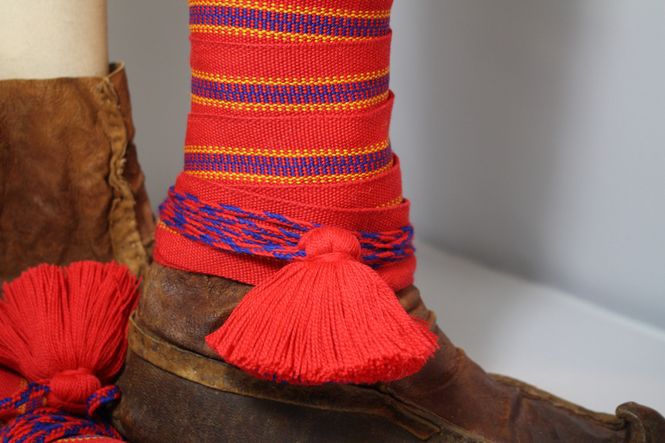 Hovedbilde Nissonolbmo/damebånd - Rød